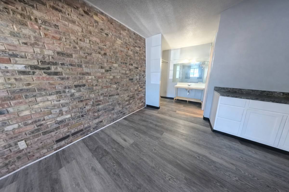 Apartment for rent at 401 N E Ave, Columbus, KS 66725