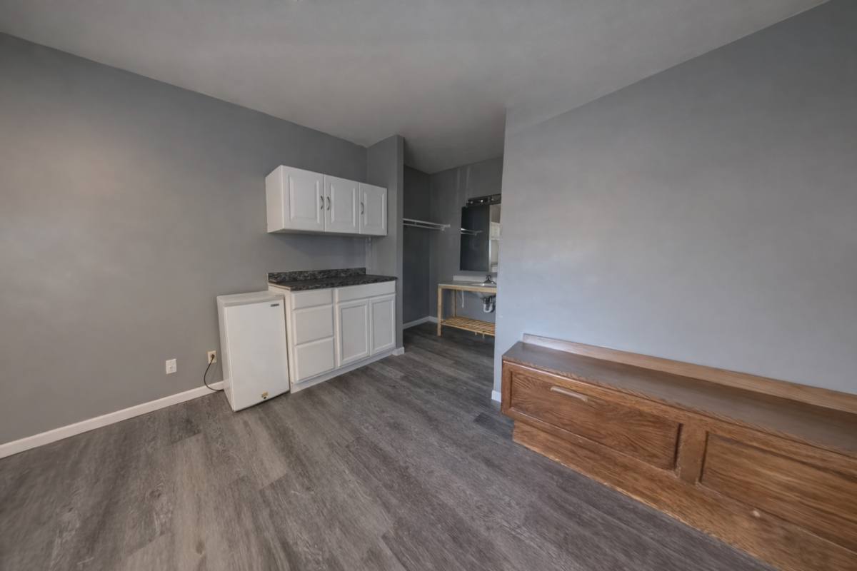 Apartment for rent at 401 N E Ave, Columbus, KS 66725