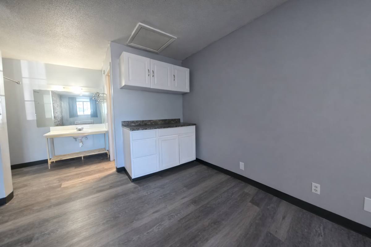 Apartment for rent at 401 N E Ave, Columbus, KS 66725