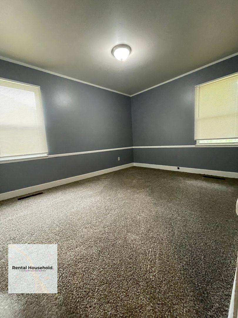 House for rent at 10400 Saratoga, Oak Park, MI 48237