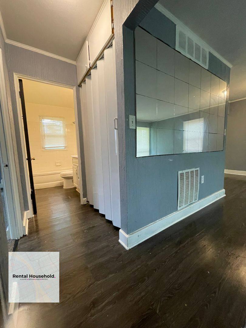 House for rent at 10400 Saratoga, Oak Park, MI 48237