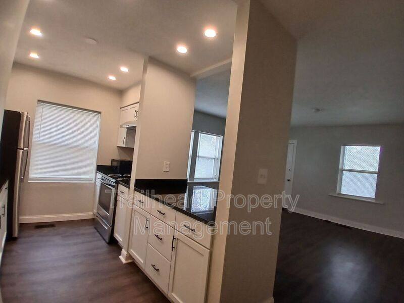 Apartment for rent at 2727 Campbell #1SW, Kansas City, MO 64109