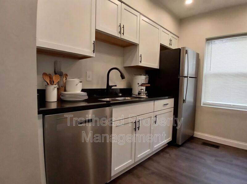 Apartment for rent at 2727 Campbell #1SW, Kansas City, MO 64109