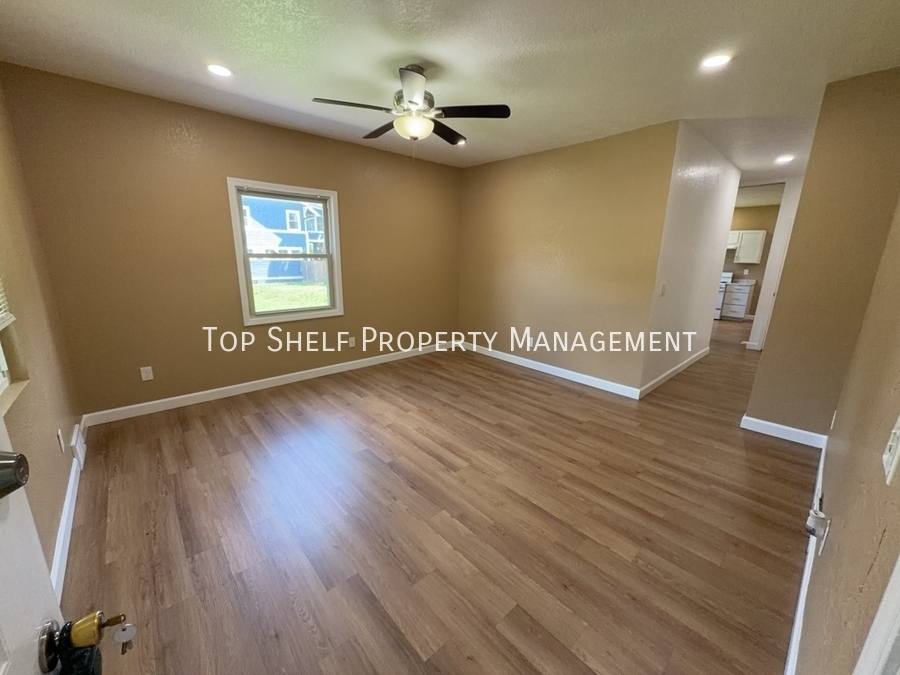 Apartment for rent at 1145 21st St #1, Des Moines, IA 50311