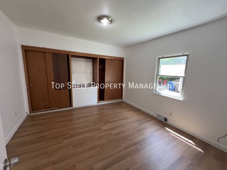 Apartment for rent at 1145 21st St #1, Des Moines, IA 50311