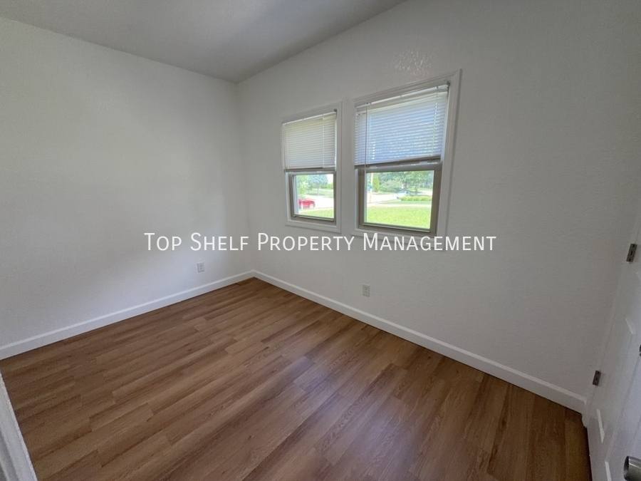 Apartment for rent at 1145 21st St #1, Des Moines, IA 50311