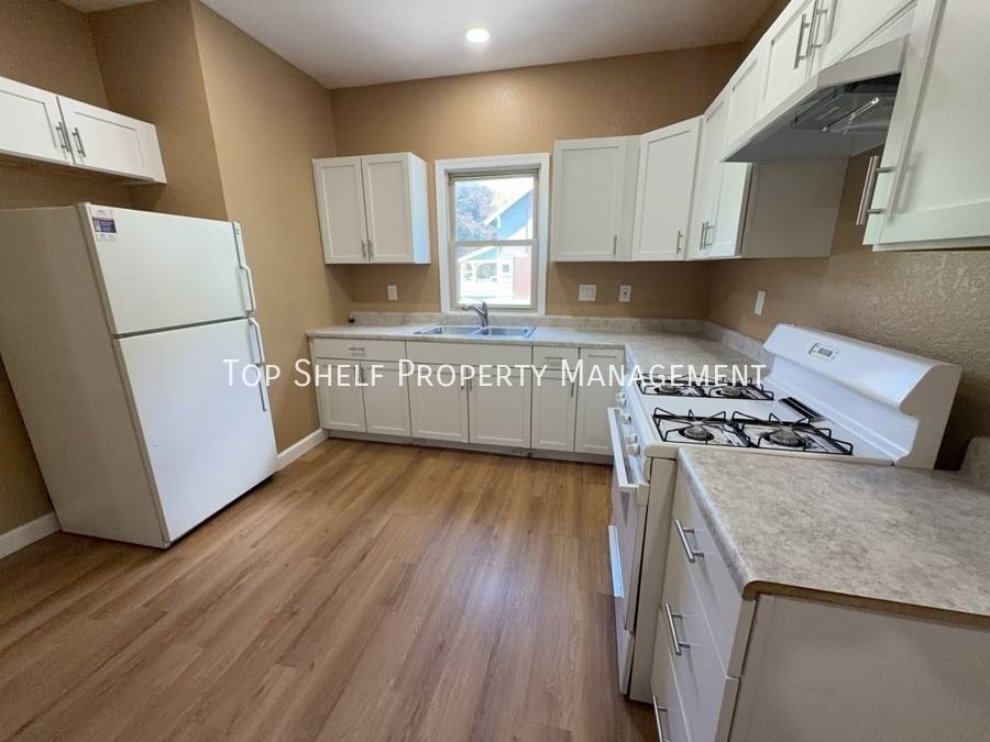 Apartment for rent at 1145 21st St #1, Des Moines, IA 50311