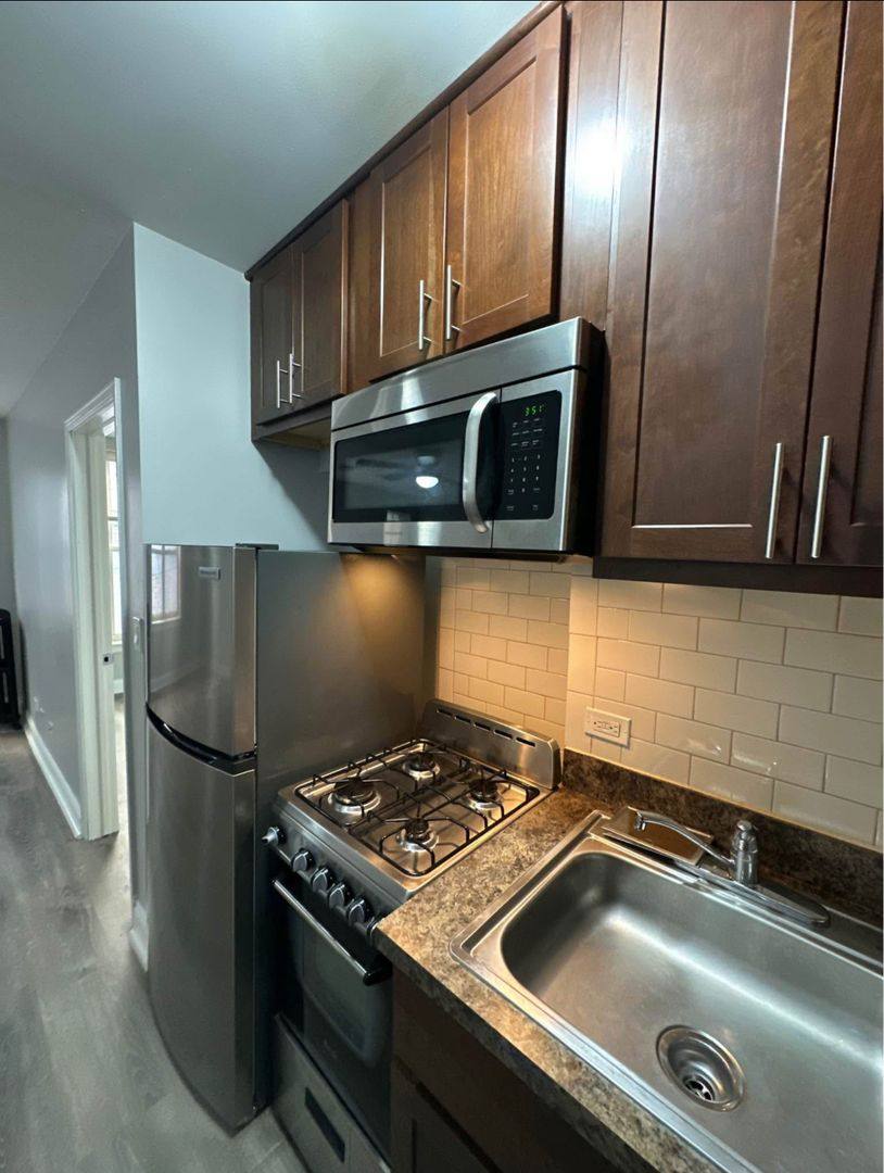 Apartment for rent at 4241 N Kenmore, Chicago, IL 60613