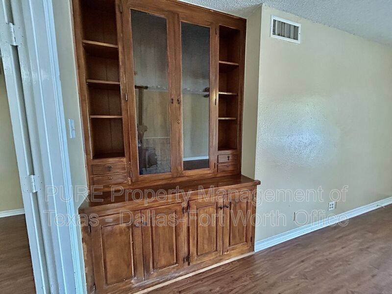 House for rent at 2411 E Mitchell St, Arlington, TX 76010