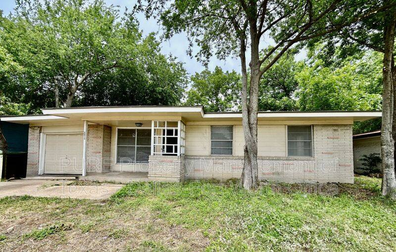 House for rent at 2411 E Mitchell St, Arlington, TX 76010