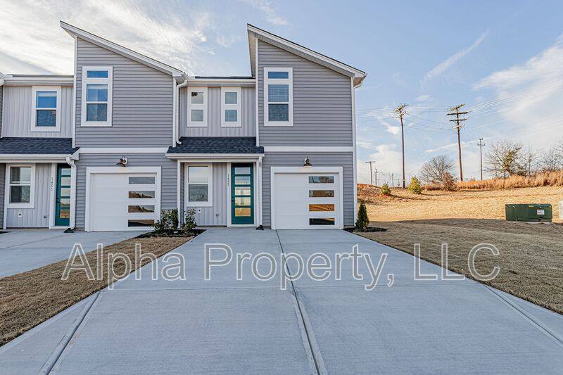 Townhouse for rent at 1455 Darrowby Way, Spartanburg, SC 29301