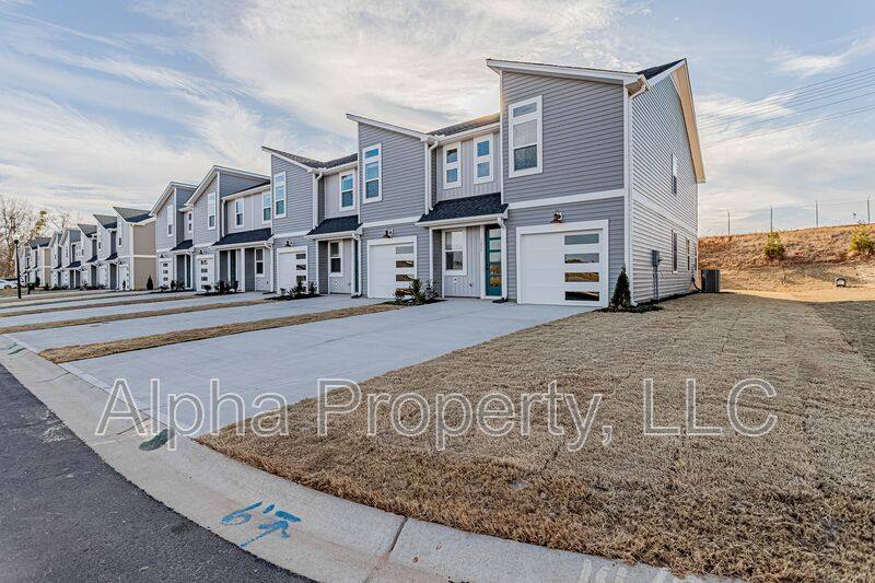 Townhouse for rent at 1455 Darrowby Way, Spartanburg, SC 29301