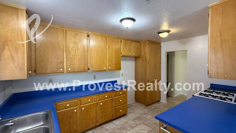 House for rent at 11045 Kiowa Rd, Apple Valley, CA 92308
