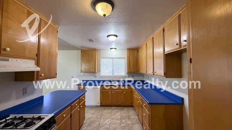 House for rent at 11045 Kiowa Rd, Apple Valley, CA 92308