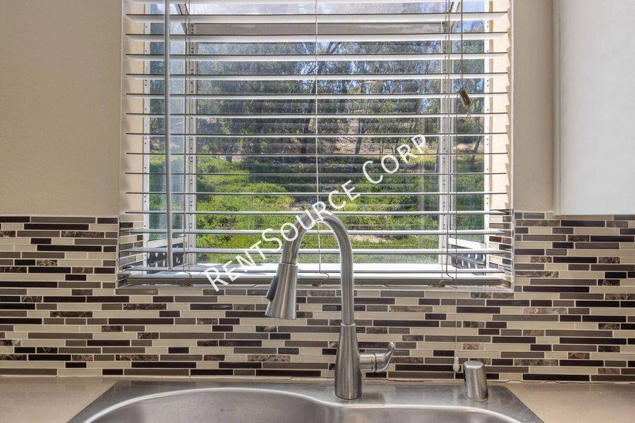Condo for rent at 26901 Rainbow Glen Dr #643, Canyon Country, CA 91351