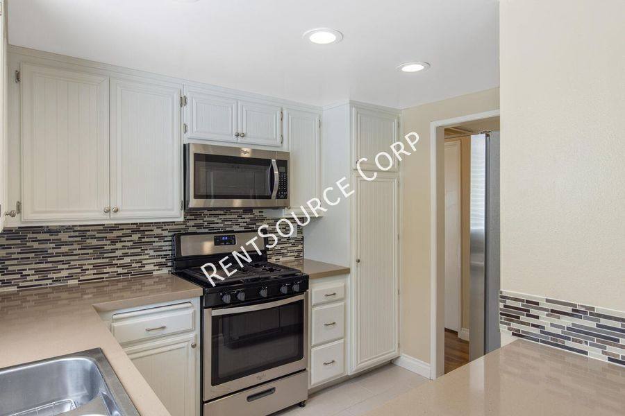 Condo for rent at 26901 Rainbow Glen Dr #643, Canyon Country, CA 91351