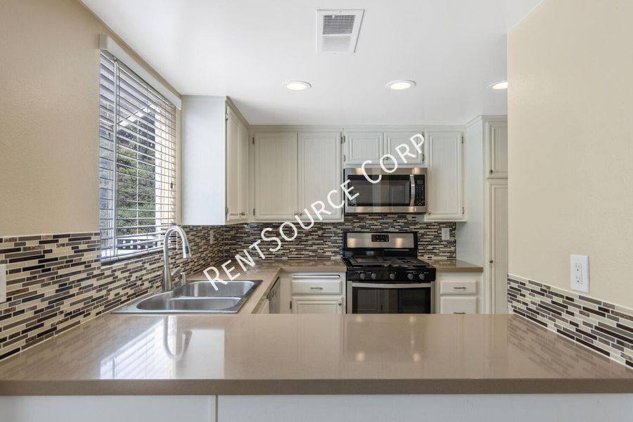 Condo for rent at 26901 Rainbow Glen Dr #643, Canyon Country, CA 91351