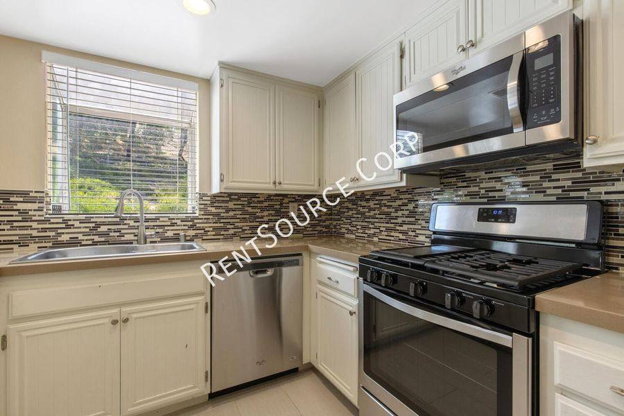 Condo for rent at 26901 Rainbow Glen Dr #643, Canyon Country, CA 91351