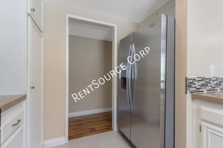 Condo for rent at 26901 Rainbow Glen Dr #643, Canyon Country, CA 91351