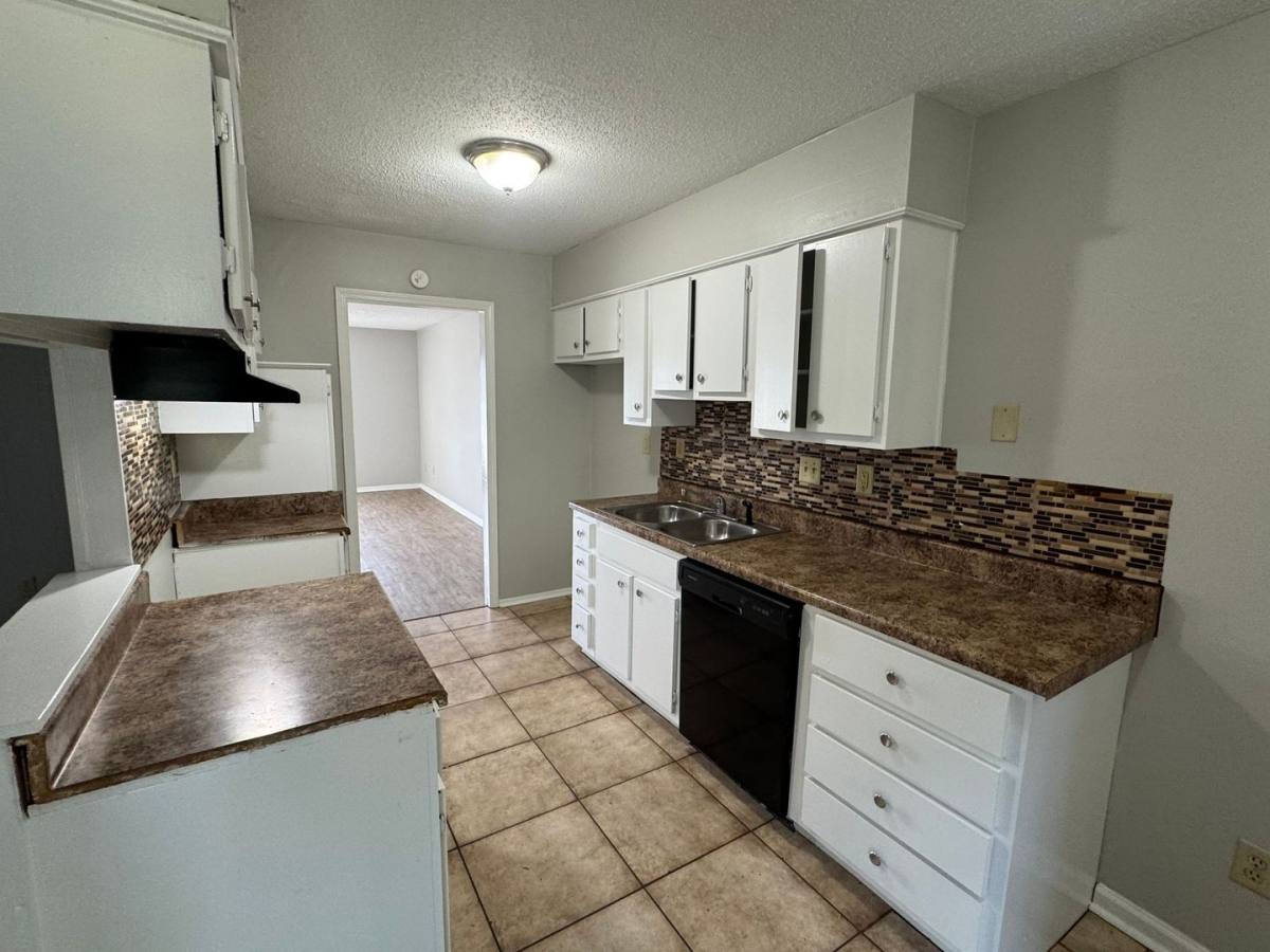 Townhouse for rent at 5252 Scottsdale Ave, Memphis, TN 38118