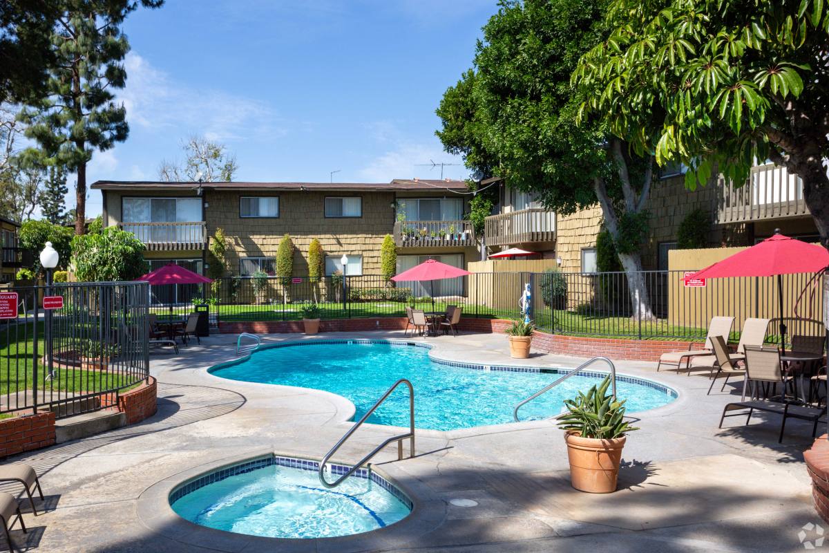 Apartment for rent at 15652 Williams St, Tustin, CA 92780