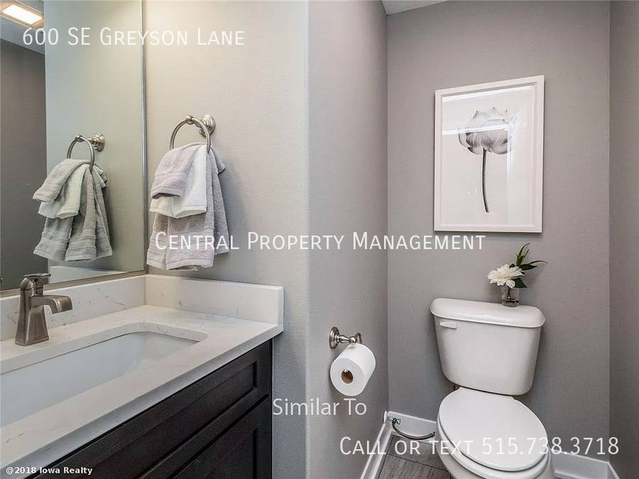 Townhouse for rent at 600 SE Greyson Lane, Waukee, IA 50263
