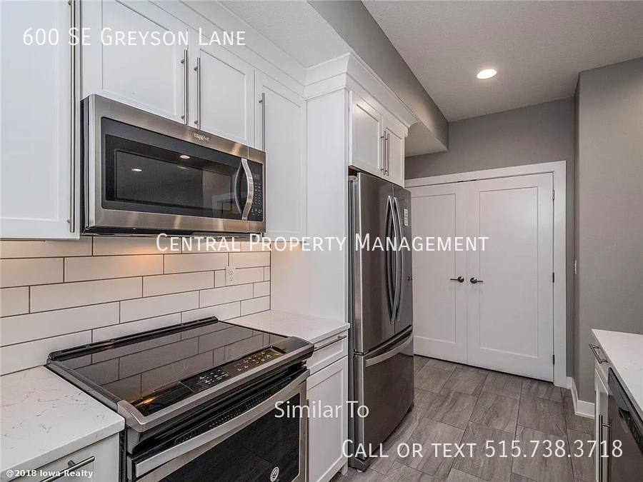 Townhouse for rent at 600 SE Greyson Lane, Waukee, IA 50263
