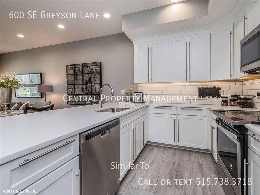 Townhouse for rent at 600 SE Greyson Lane, Waukee, IA 50263