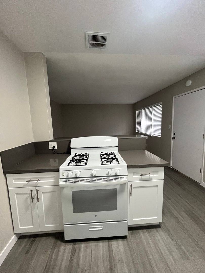 Apartment for rent at 1604 Henderson Ave, Long Beach, CA 90813