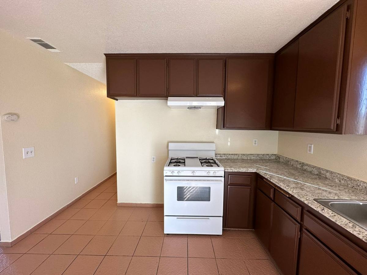 Apartment for rent at 13915 Spruce St, Hesperia, CA 92345