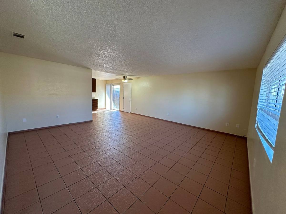 Apartment for rent at 13915 Spruce St, Hesperia, CA 92345