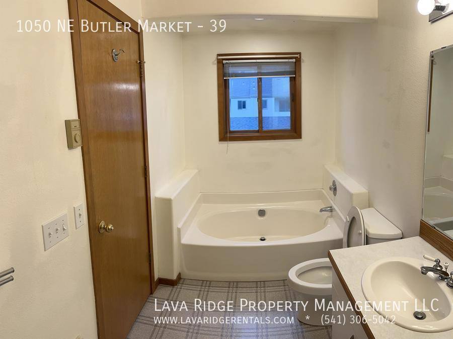 Condo for rent at 1050 NE Butler Market #39, Bend, OR 97701