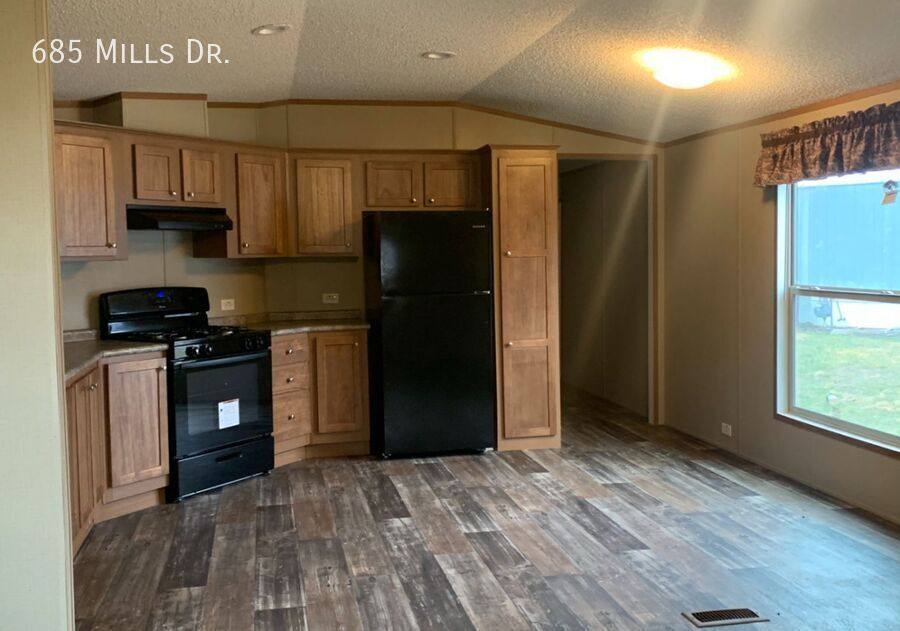 House for rent at 685 Mills Dr, Towanda, KS 67144