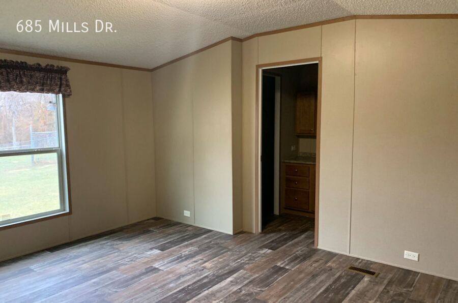 House for rent at 685 Mills Dr, Towanda, KS 67144
