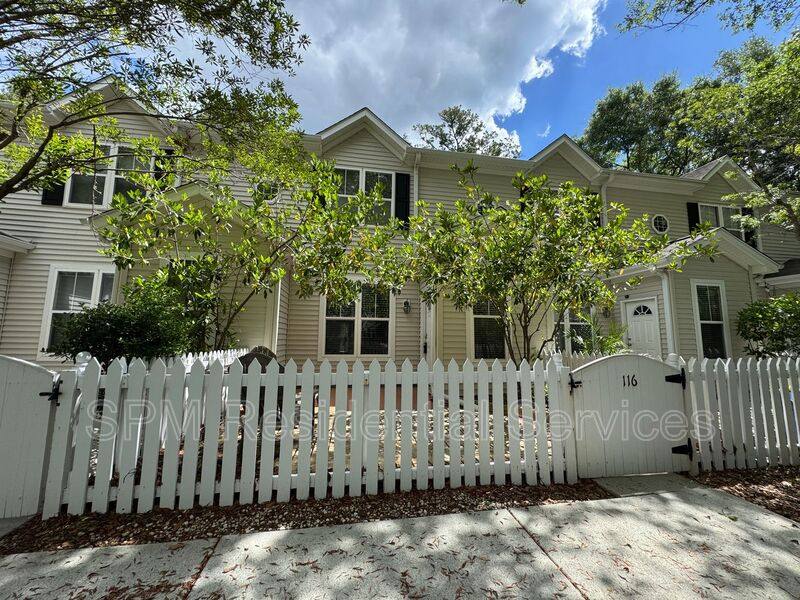 Townhouse for rent at 5813 Wrightsville Ave #116, Wilmington, NC 28403
