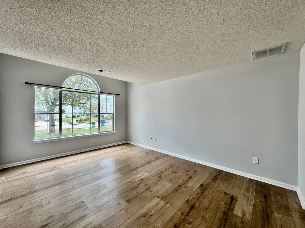 House for rent at 2424 Seven Kings Rd, Virginia Beach, VA 23456