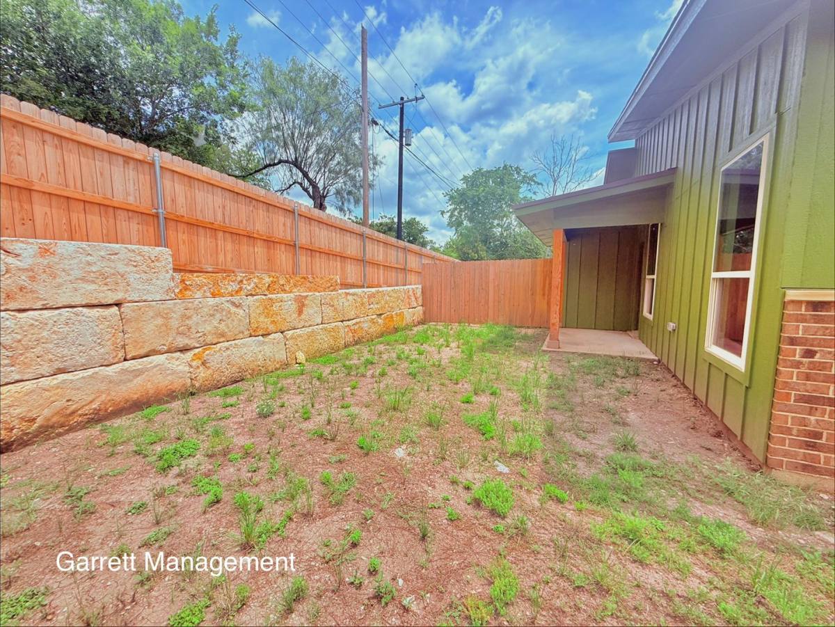 Townhouse for rent at 207 N Ridge, Lampasas, TX 76550