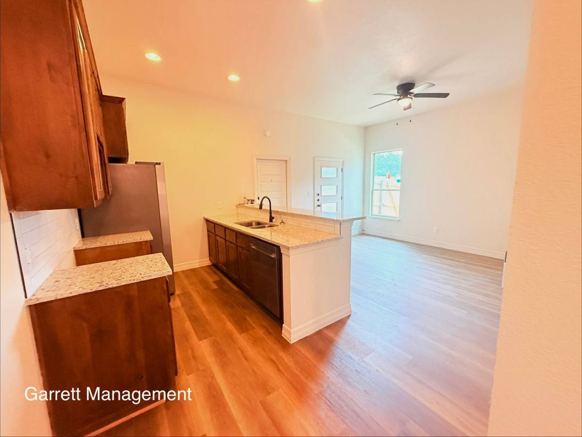 Townhouse for rent at 207 N Ridge, Lampasas, TX 76550