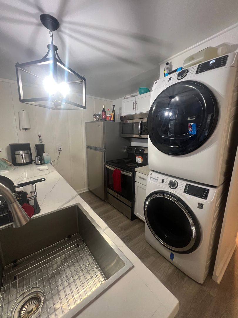 Townhouse for rent at 7712 - 7714 Oak St Left, New Orleans, LA 70118