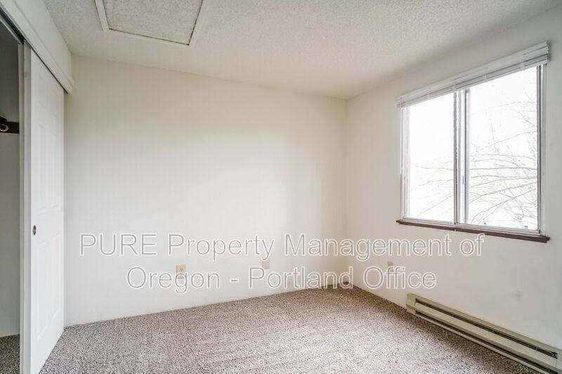 Apartment for rent at 14136 NE Sandy Blvd #E-03, Portland, OR 97230