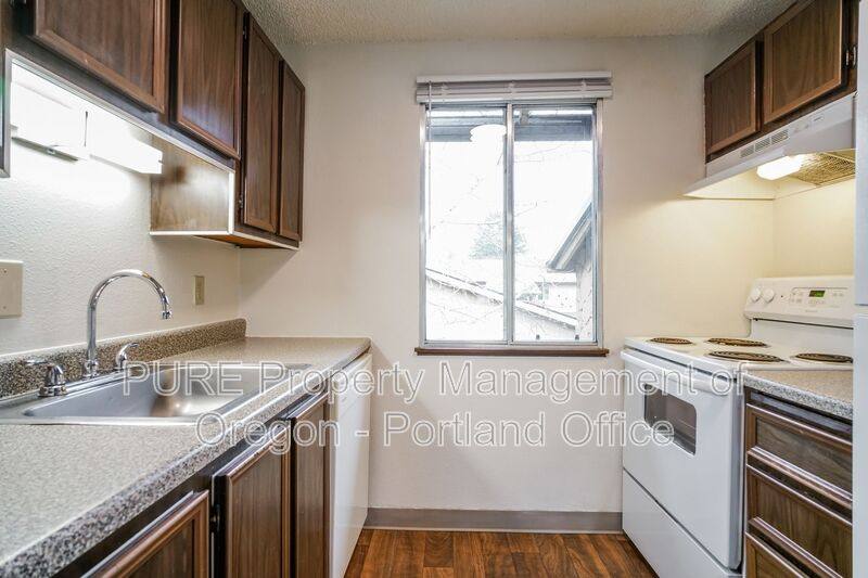 Apartment for rent at 14136 NE Sandy Blvd #E-03, Portland, OR 97230