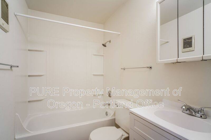Apartment for rent at 14136 NE Sandy Blvd #E-03, Portland, OR 97230