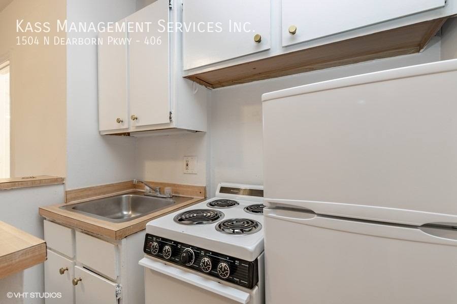 Apartment for rent at 1504 N Dearborn Parkway #406, Chicago, IL 60610