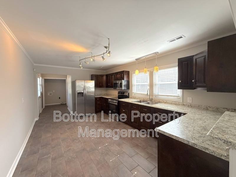 House for rent at 1024 E 10th St, Kannapolis, NC 28083