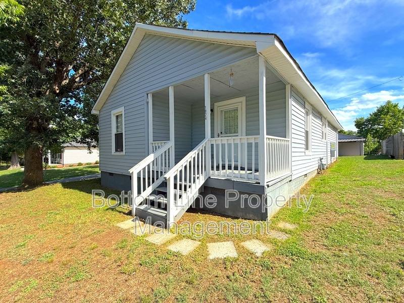 House for rent at 1024 E 10th St, Kannapolis, NC 28083