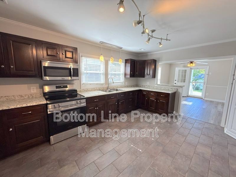 House for rent at 1024 E 10th St, Kannapolis, NC 28083