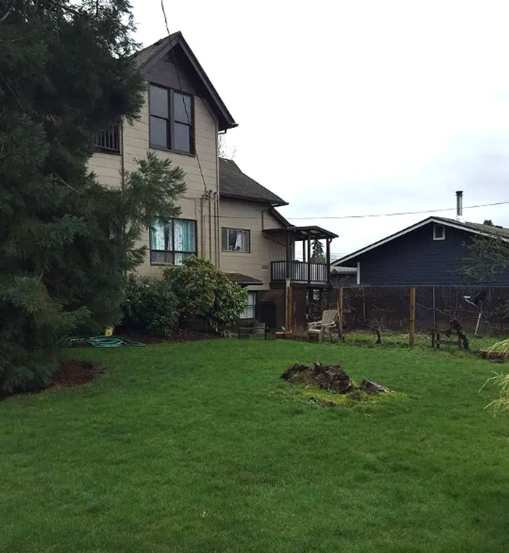 Apartment for rent at 634 Calapooia St, Albany, OR 97321