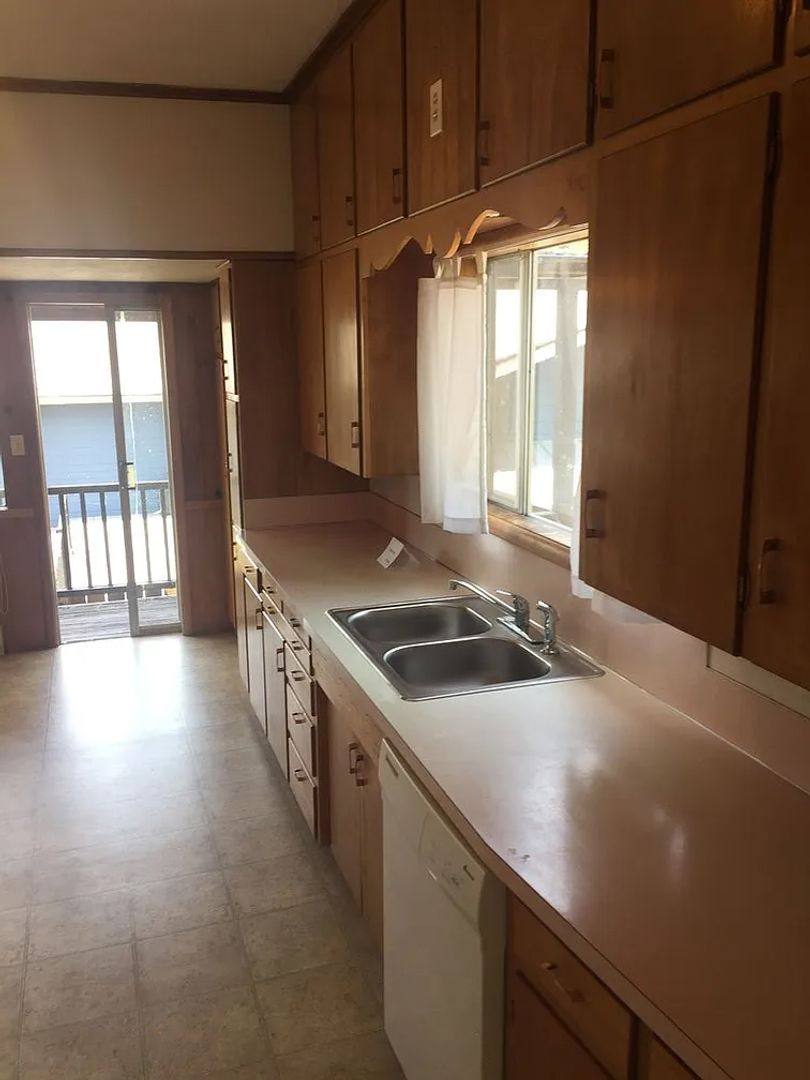 Apartment for rent at 634 Calapooia St, Albany, OR 97321