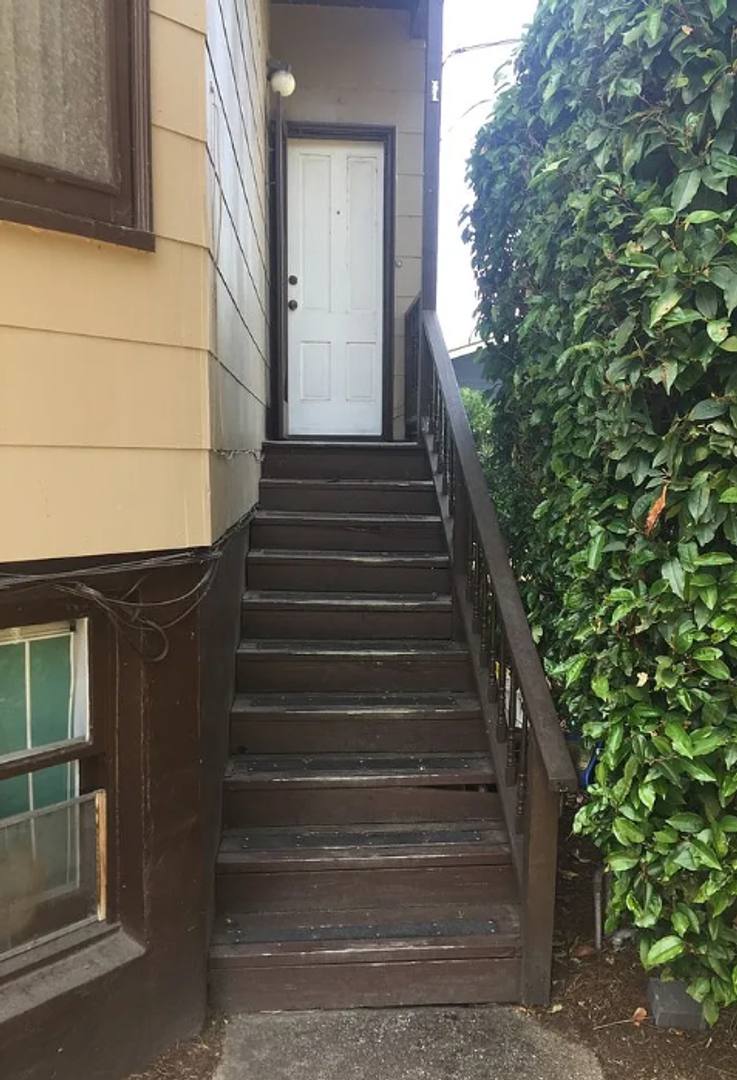 Apartment for rent at 634 Calapooia St, Albany, OR 97321