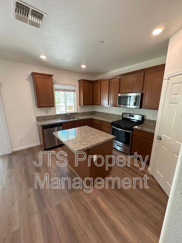 House for rent at 451 Ashwick Loop, Sacramento, CA 95823